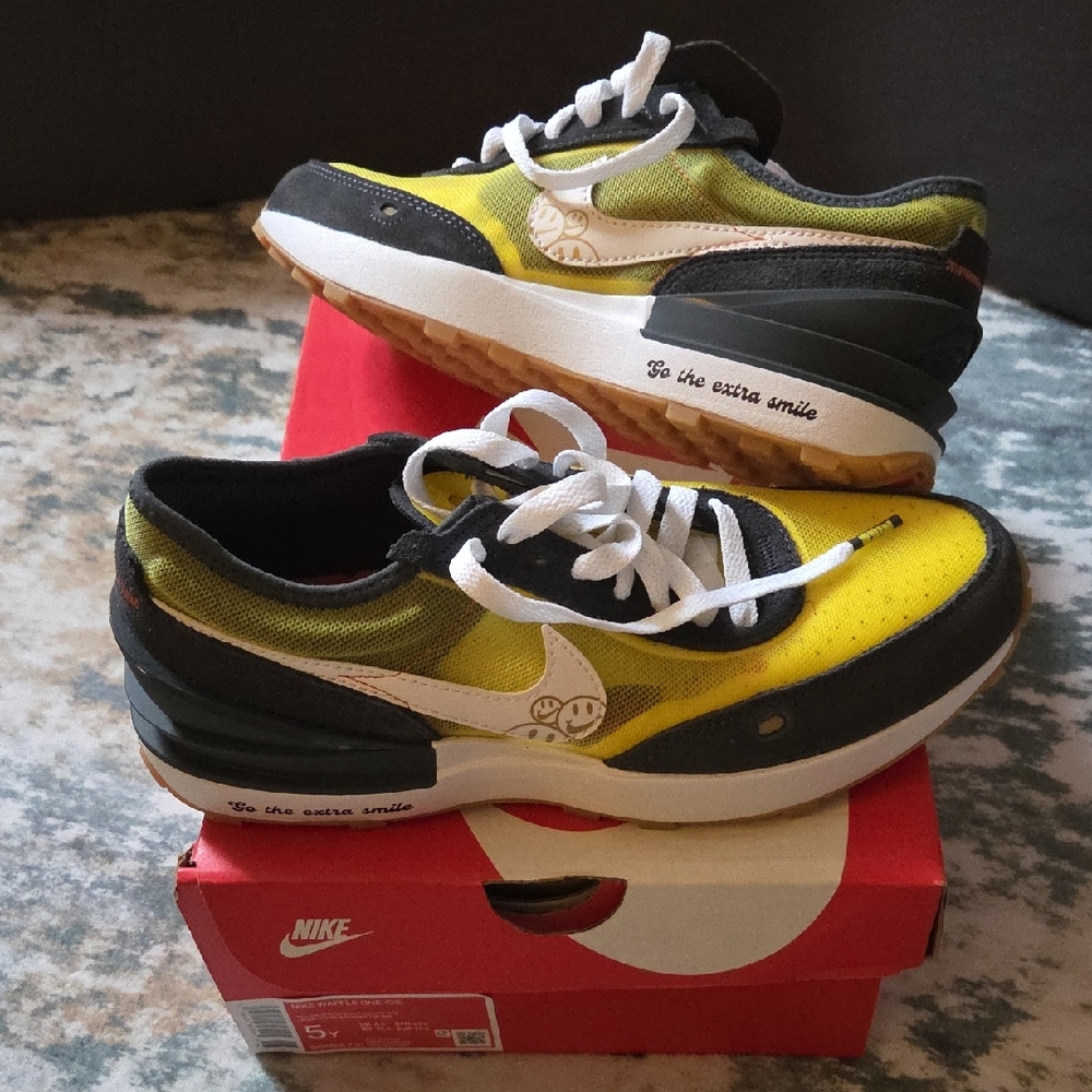 Nike Kids Black and Yellow Sneakers